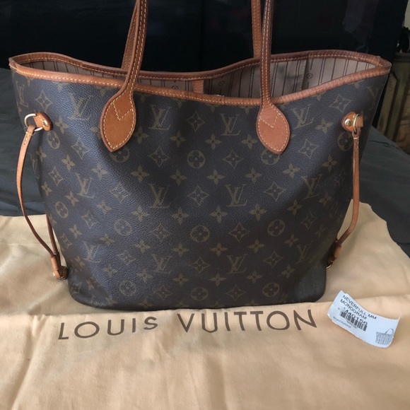 Louis Vuitton Handbags - LV Neverfull MM tote